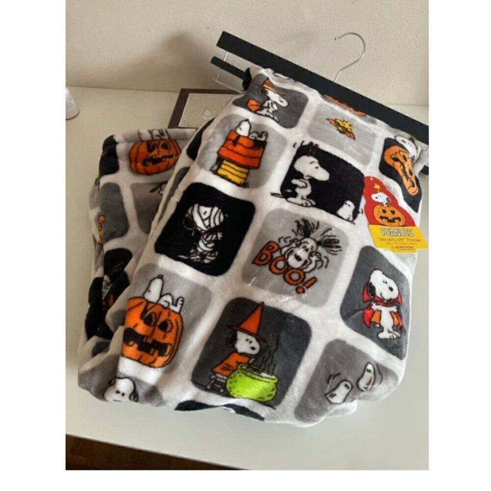 New! Peanuts Snoopy Fleece Halloween Throw Blanket 60 x 70